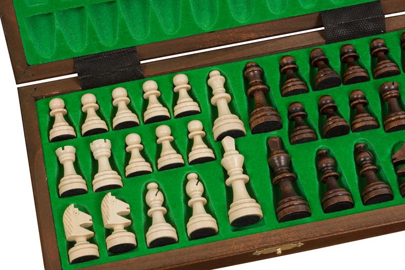 Jeu d'échecs MAGNETIQUE avec l'échiquier pliant marqueté de bois d'acajou et sycomore, de petite taille (28 x 28cm) - Ensemble Complet - Jeu d'échecs MAGNETIQUE avec l'échiquier pliant marqueté de bois d'acajou et sycomore, de petite taille (28 x 28cm) - Ensemble Complet