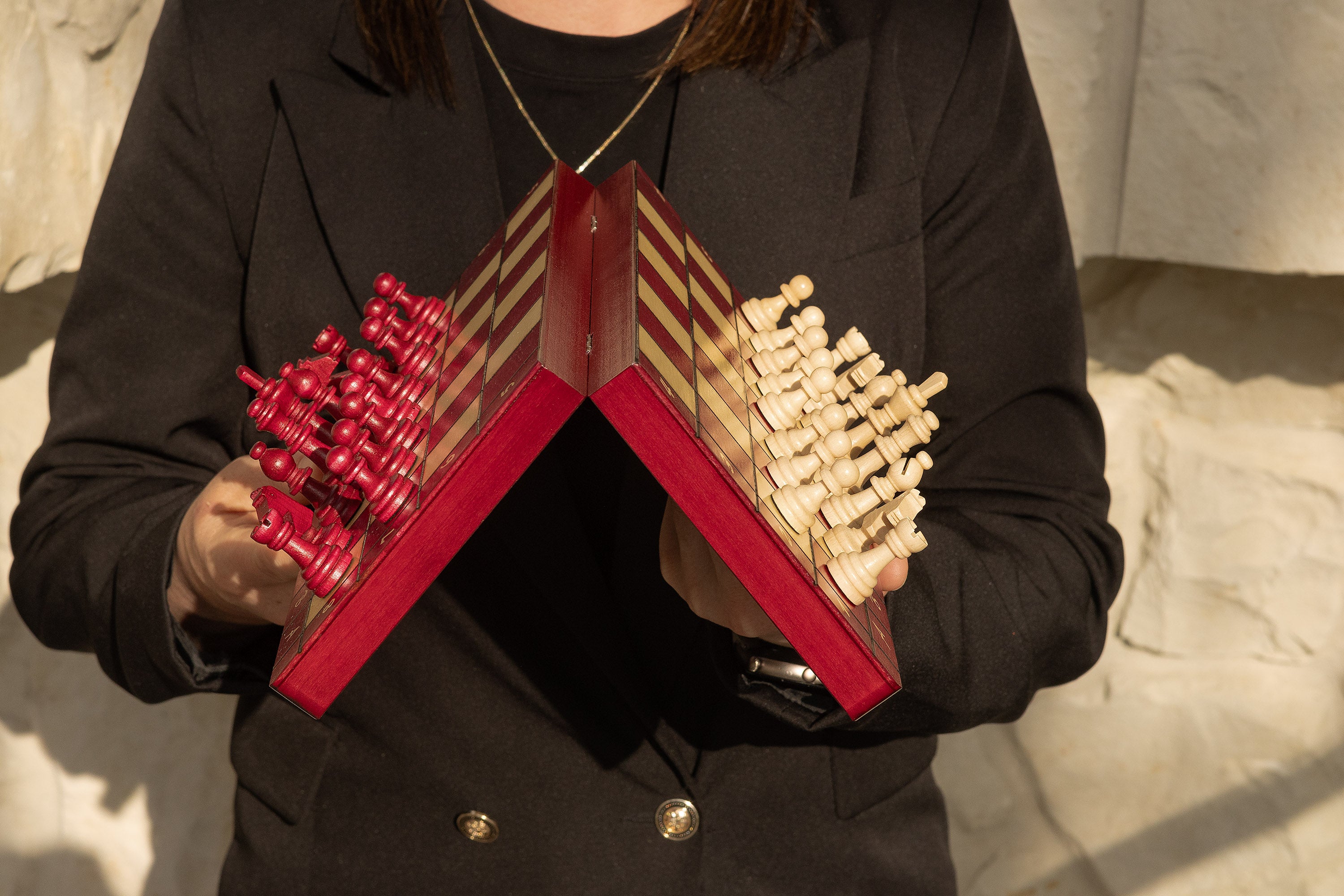 Zusammenklappbares magnetisches Schachspiel aus Holz „Kirsche“ – Feldgröße 30 mm, König 55 mm, Gravur möglich - Zusammenklappbares magnetisches Schachspiel aus Holz „Kirsche“ – Feldgröße 30 mm, König 55 mm, Gravur möglich
