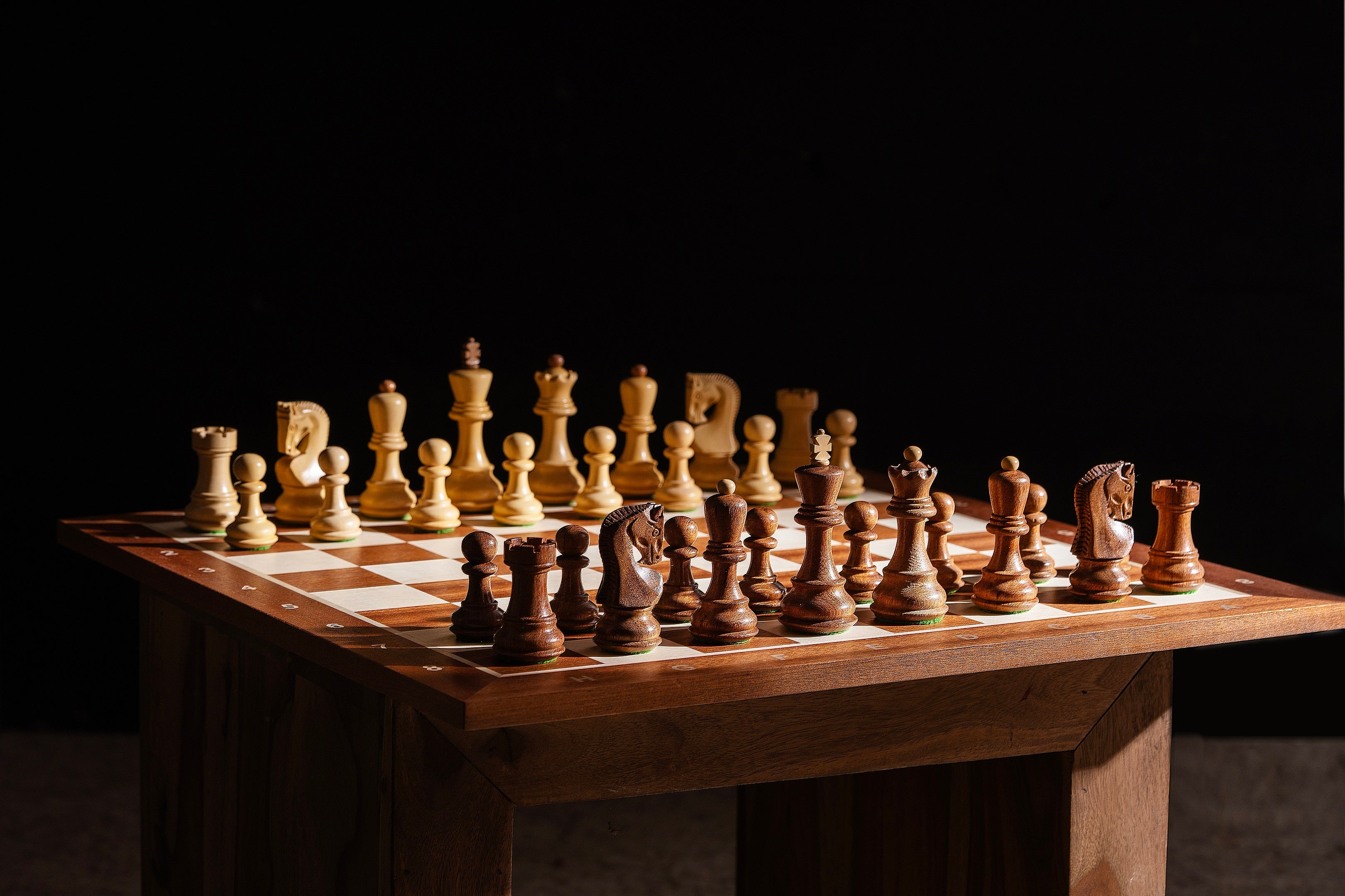 Pièces d'échecs Zagreb en bois d'acacia et de buis - Taille 3,75'' - Pièces d'échecs Zagreb en bois d'acacia et de buis - Taille 3,75''