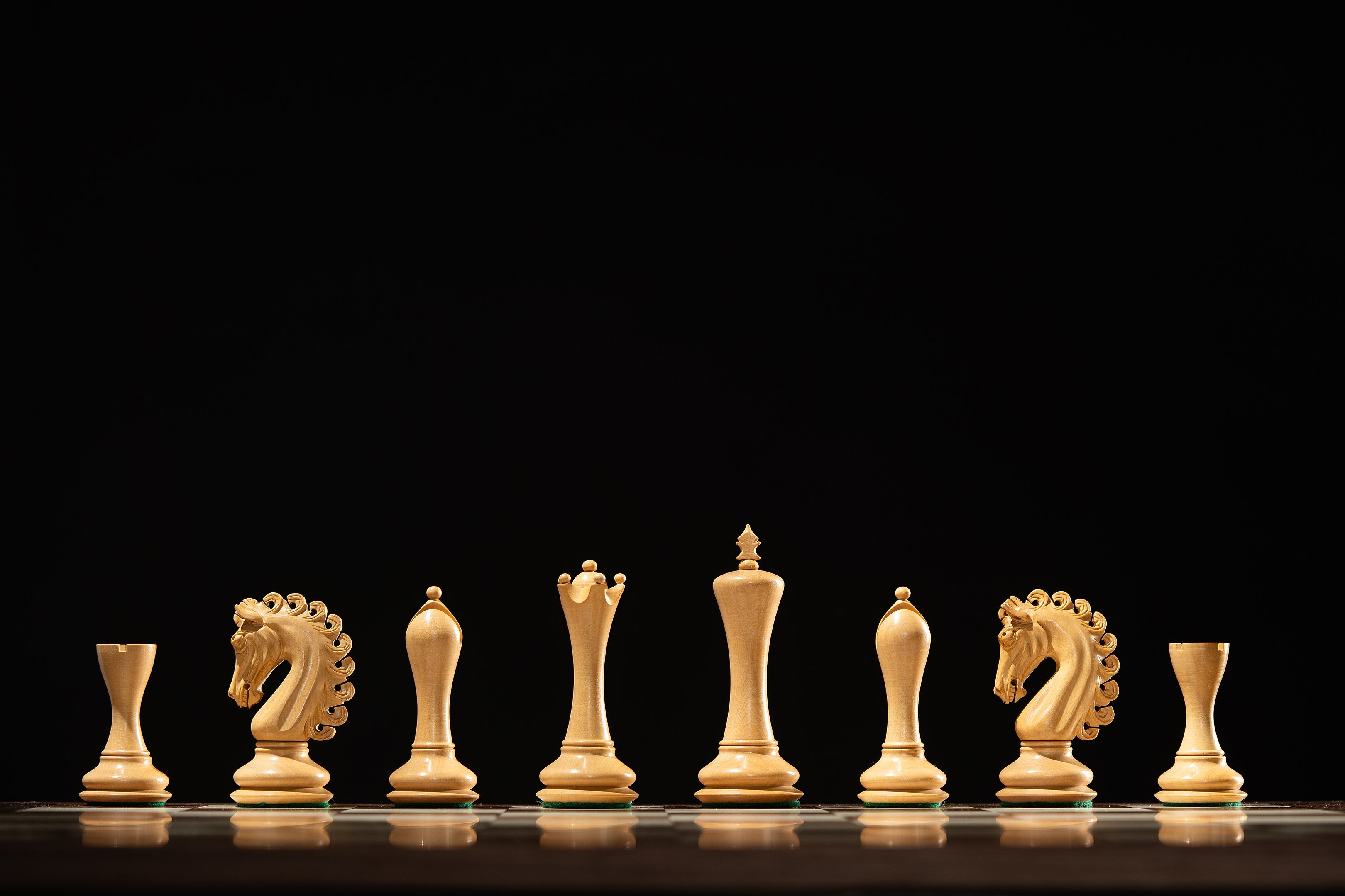 Pièces d'échecs Empire Redwood en bois de padouk et buis - Taille 4,25'' - Pièces d'échecs Empire Redwood en bois de padouk et buis - Taille 4,25''