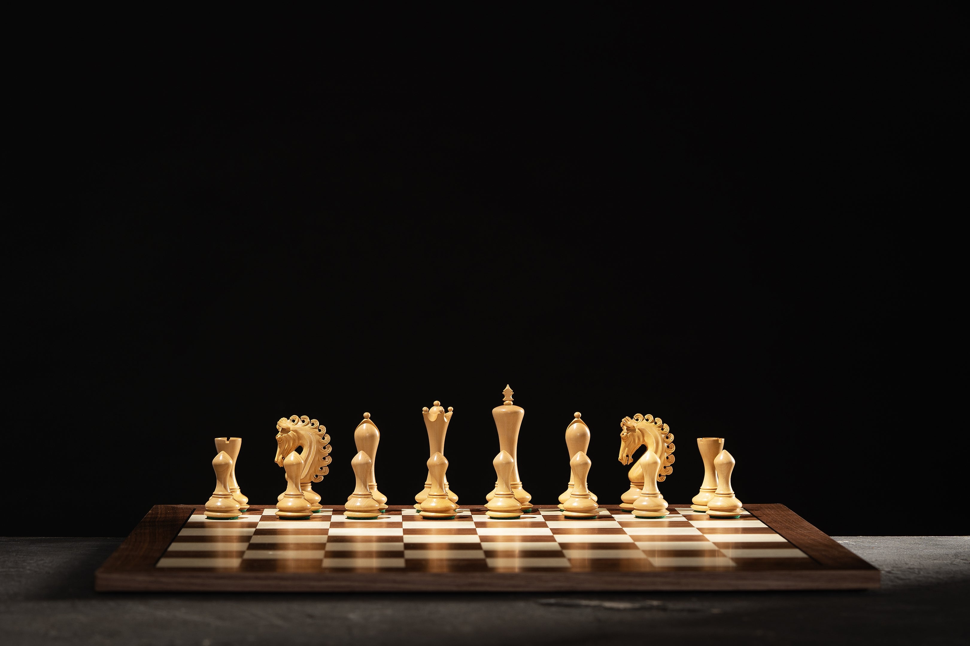 Pièces d'échecs Empire Redwood en bois de padouk et buis - Taille 4,25'' - Pièces d'échecs Empire Redwood en bois de padouk et buis - Taille 4,25''