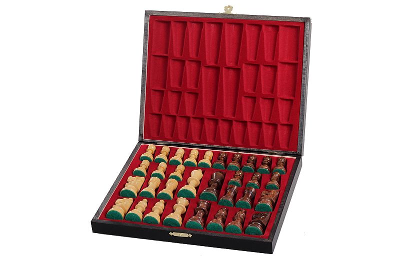 Eleganckie figury szachowe w czarnej drewnianej kasetce - Eleganckie figury szachowe w czarnej drewnianej kasetce
