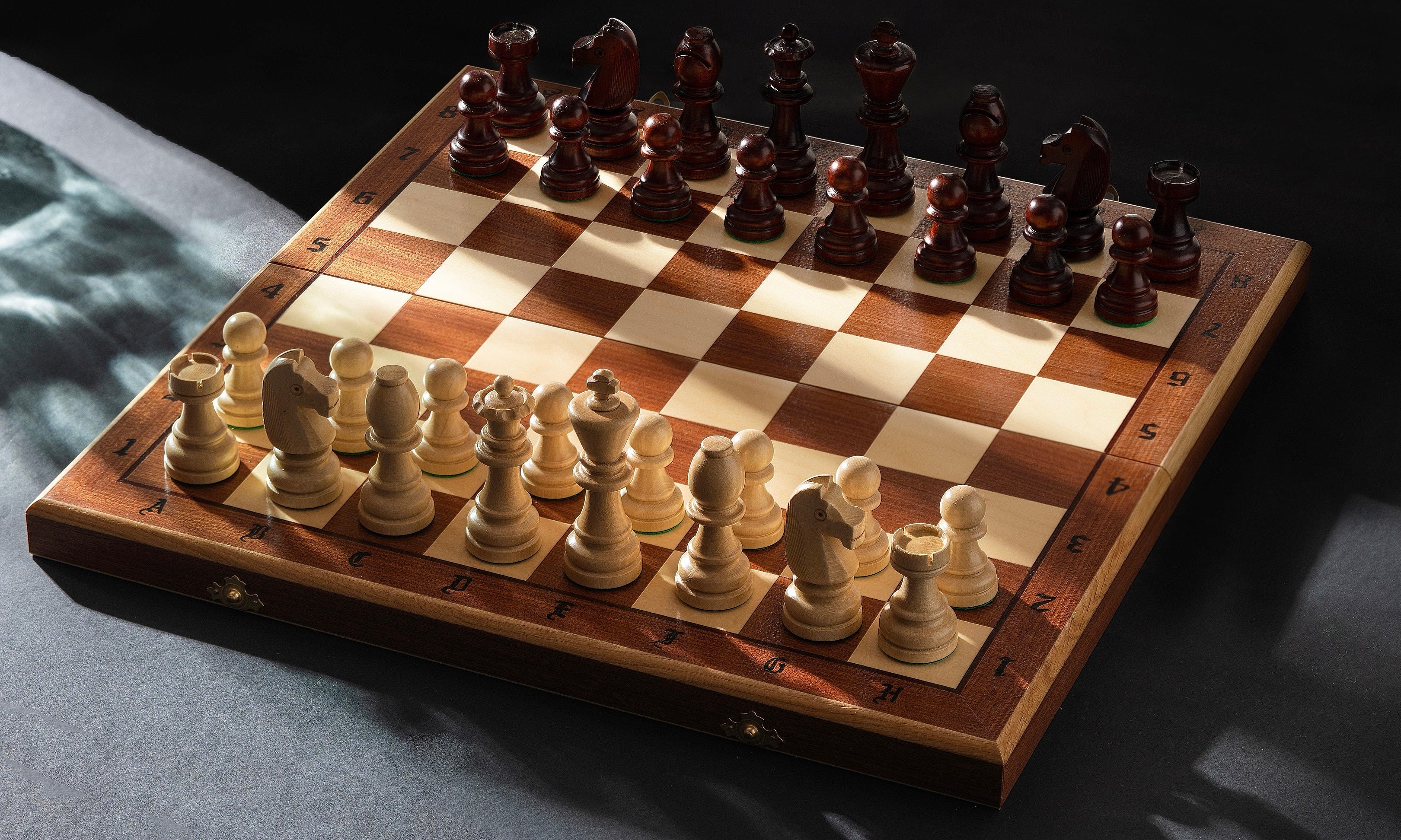 Ajedrez de torneo de madera