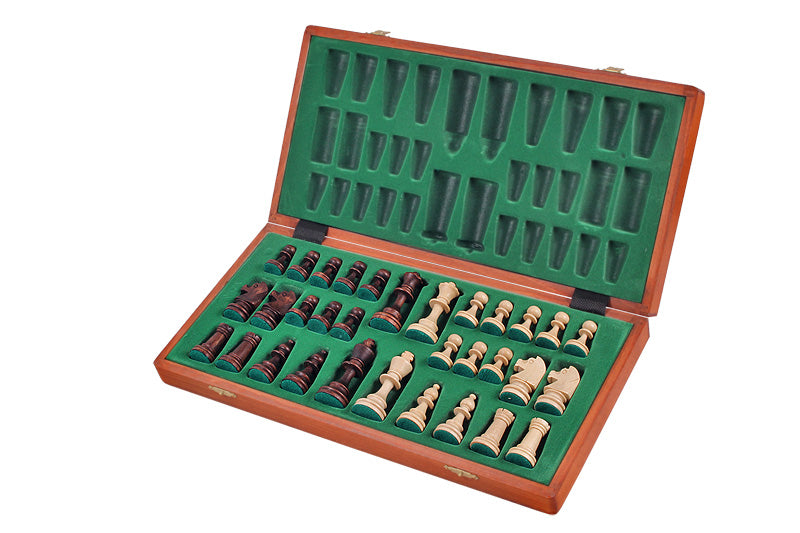 Jeu d'échecs DE TOURNOI No 4 en bois de charme avec l'échiquier en marqueterie de bois d'acajou et sycomore, de petite taille (42 x 42cm) - Ensemble Complet - Jeu d'échecs DE TOURNOI No 4 en bois de charme avec l'échiquier en marqueterie de bois d'acajou et sycomore, de petite taille (42 x 42cm) - Ensemble Complet