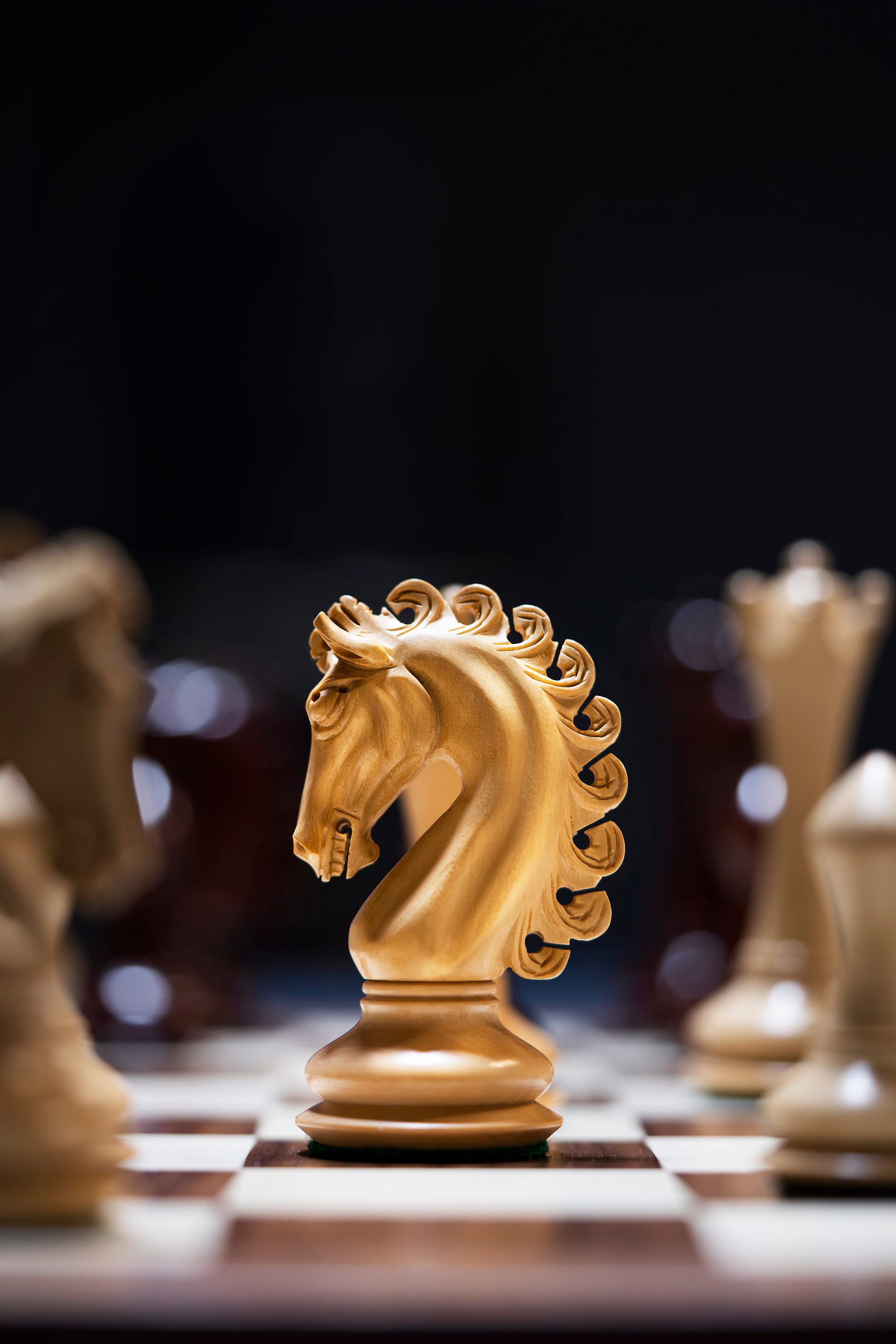 Pièces d'échecs Empire Redwood en bois de padouk et buis - Taille 4,25'' - Pièces d'échecs Empire Redwood en bois de padouk et buis - Taille 4,25''
