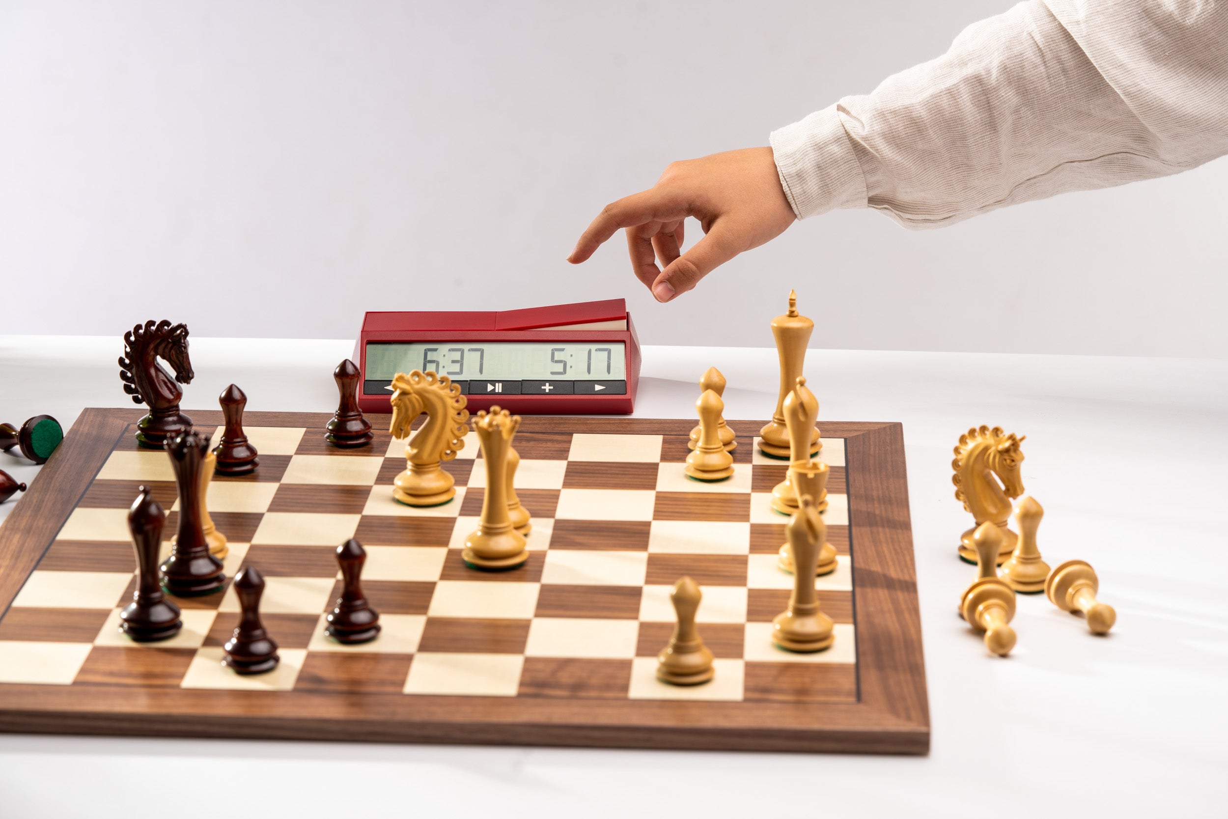 Pièces d'échecs Empire Redwood en bois de padouk et buis - Taille 4,25'' - Pièces d'échecs Empire Redwood en bois de padouk et buis - Taille 4,25''