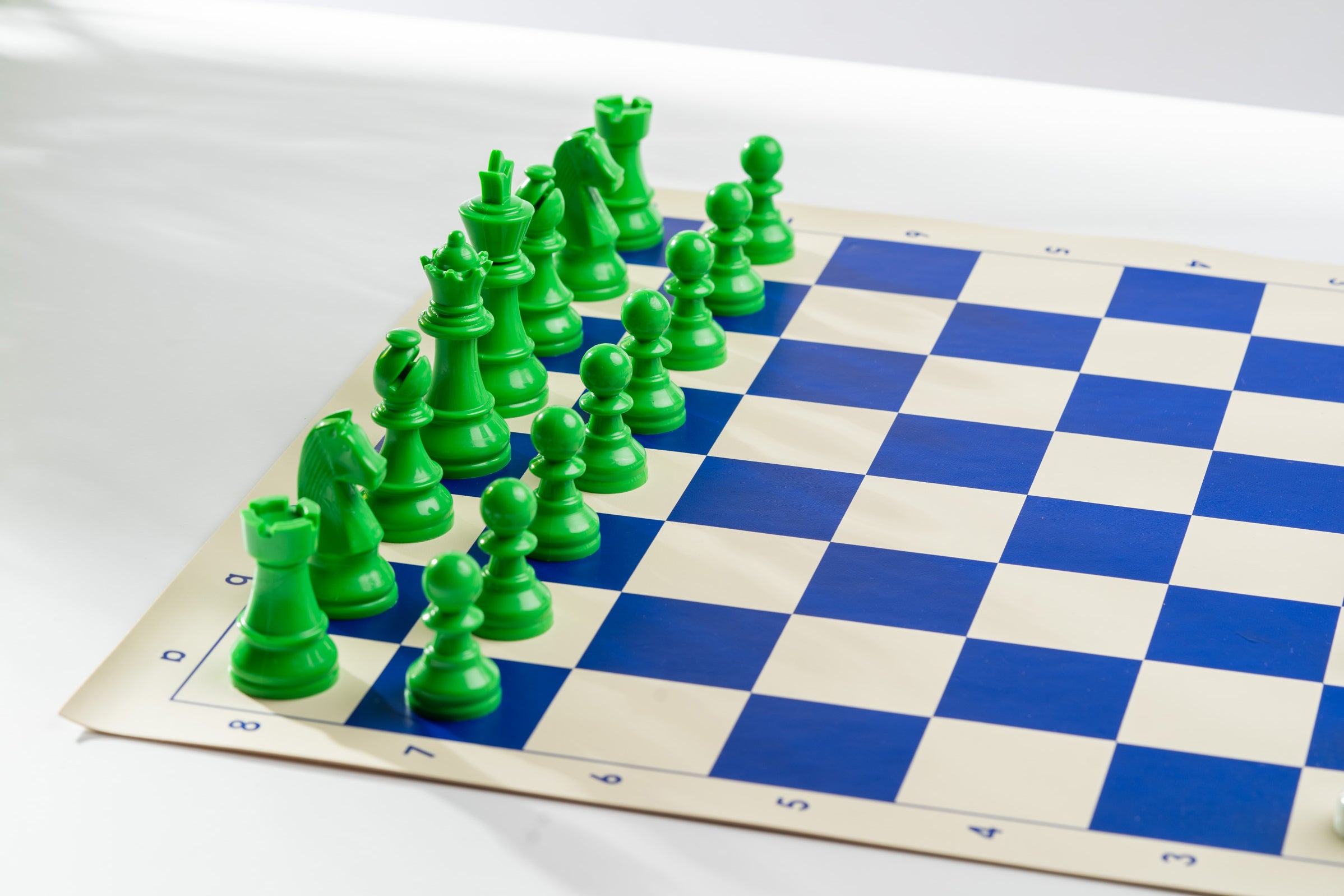 Pièces d'échecs en plastique Staunton, vertes de taille 6 (roi 95mm) - Pièces d'échecs en plastique Staunton, vertes de taille 6 (roi 95mm)