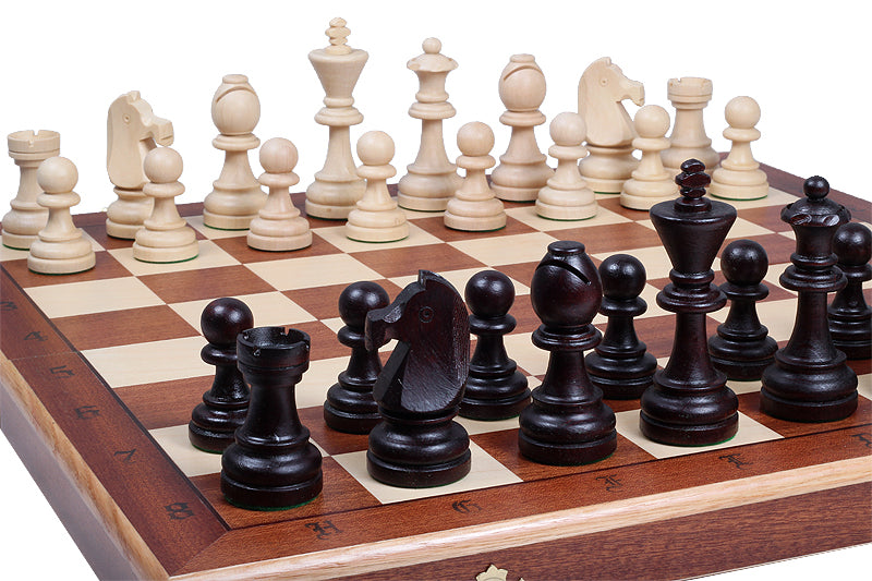 Jeu d'échecs DE TOURNOI No 7 en bois de charme avec l'échiquier en marqueterie de bois d'acajou et sycomore, de grande taille (50 x 50cm) - Ensemble Complet - Jeu d'échecs DE TOURNOI No 7 en bois de charme avec l'échiquier en marqueterie de bois d'acajou et sycomore, de grande taille (50 x 50cm) - Ensemble Complet