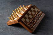 Jeu d'échecs Magnétique Pliant en bois d'acacia et buis de petite taille (30x30cm)