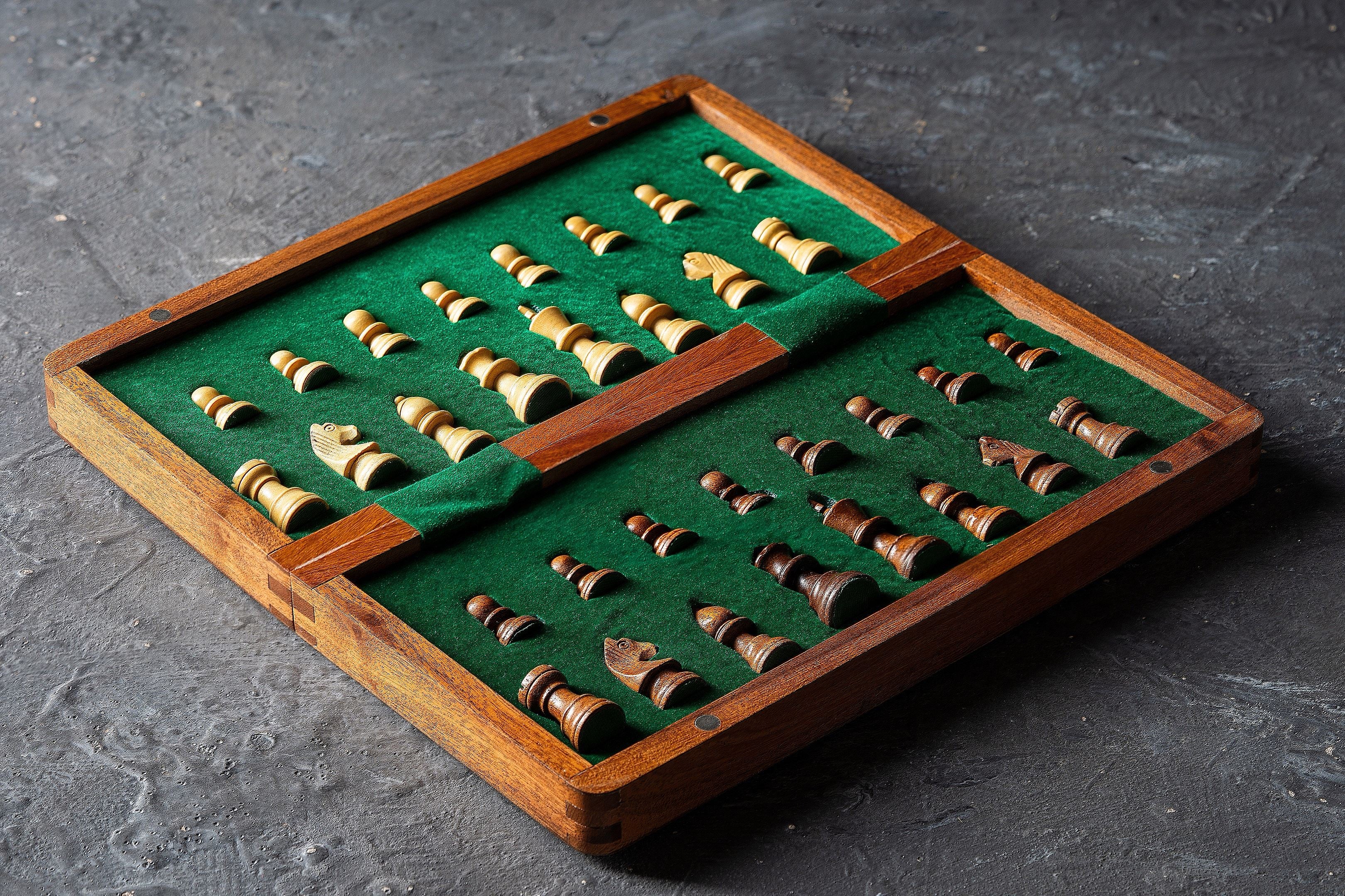 Jeu d'échecs Magnétique Pliant en bois d'acacia et buis de petite taille (30x30cm) - Jeu d'échecs Magnétique Pliant en bois d'acacia et buis de petite taille (30x30cm)