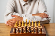 Jeu d'échecs Magnétique Pliant en bois d'acacia et buis de petite taille (30x30cm)