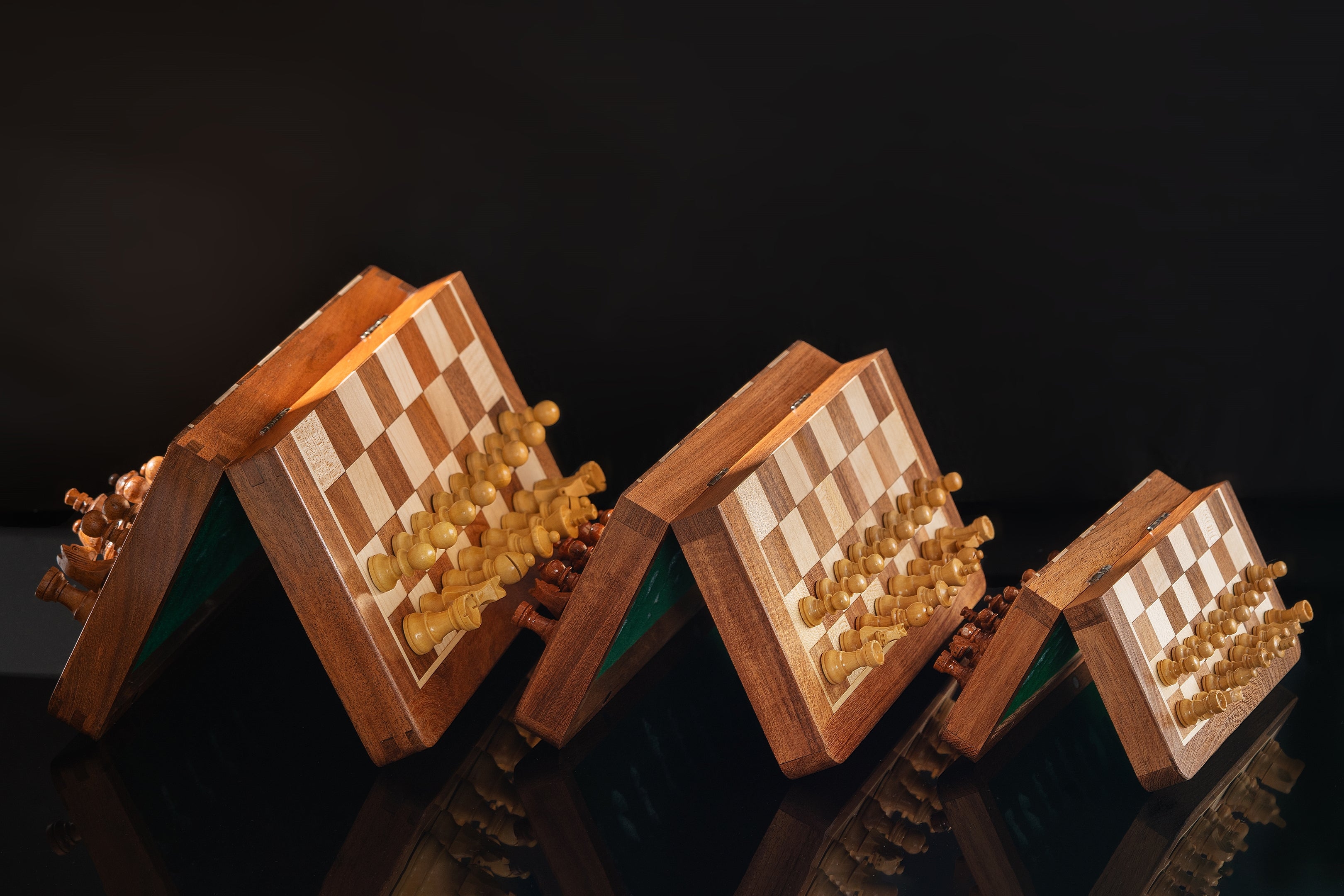 MAGNETIC Schach Mini mit eingelegtem Schachbrett 18 cm - MAGNETIC Schach Mini mit eingelegtem Schachbrett 18 cm