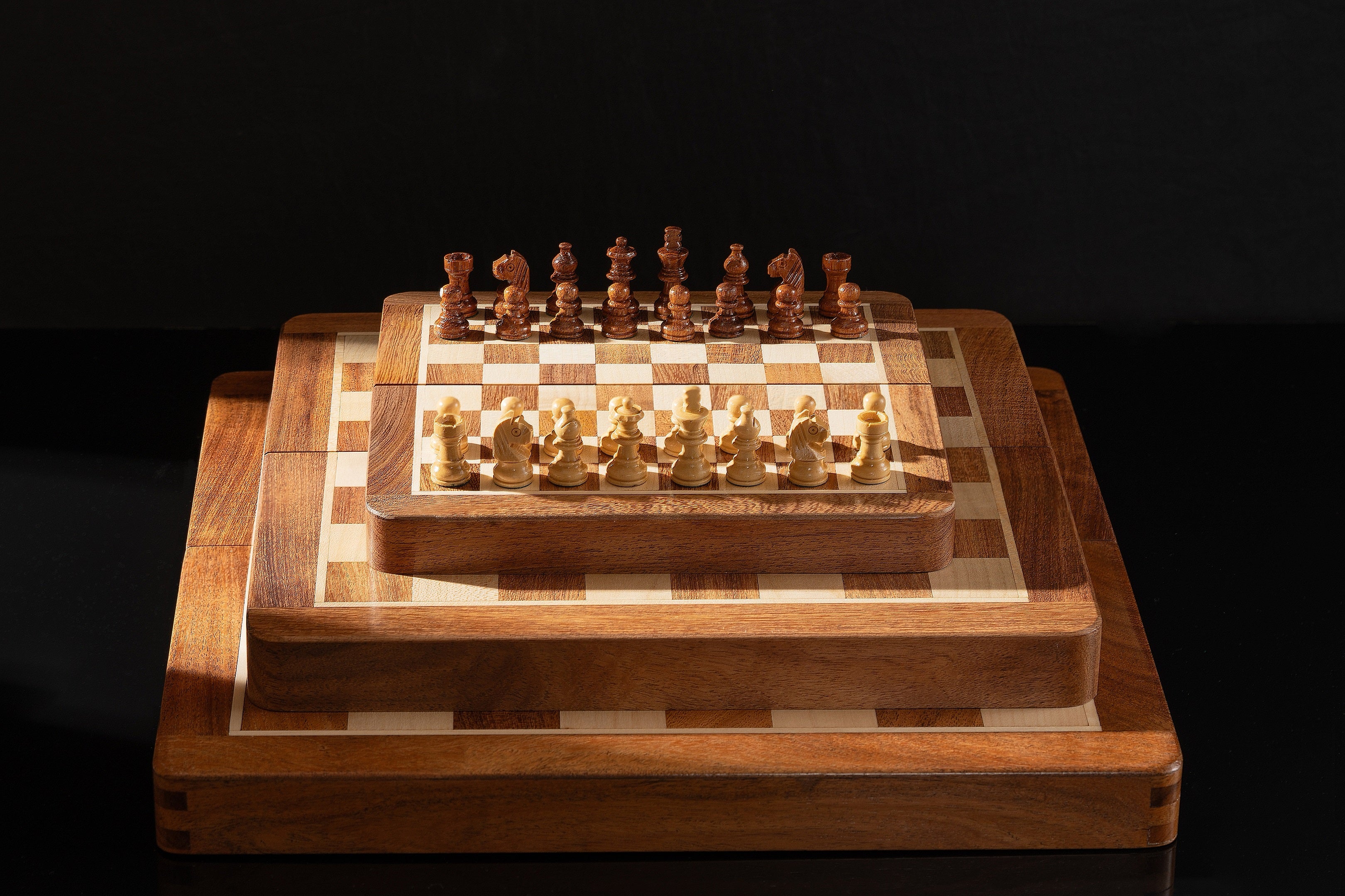 MAGNETIC Schach Mini mit eingelegtem Schachbrett 18 cm - MAGNETIC Schach Mini mit eingelegtem Schachbrett 18 cm