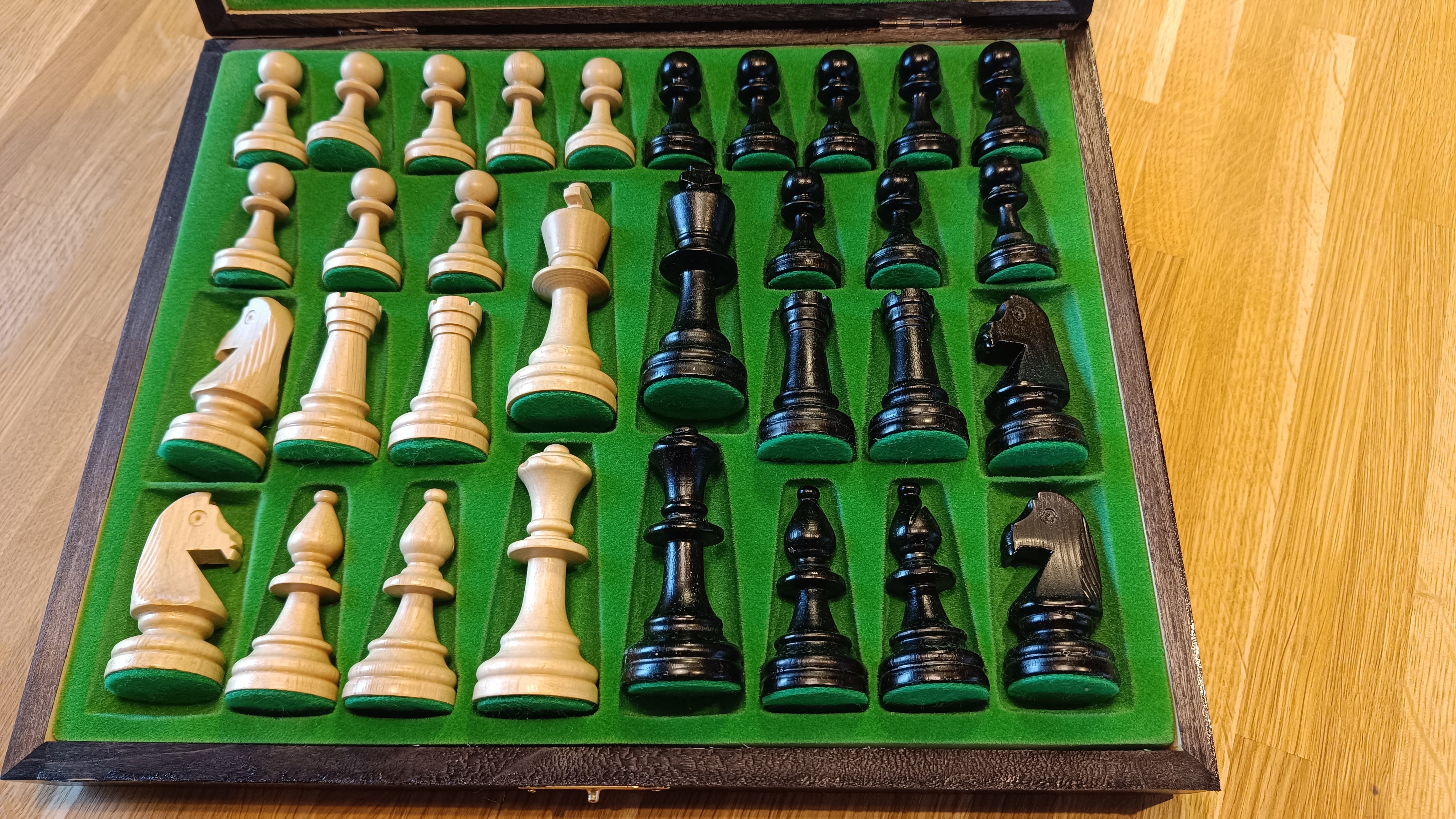 Sunrise Staunton n° 5 (roi 90 mm) dans un élégant coffret en bois - 4ffd4c3820229205c66223988d0a79c9