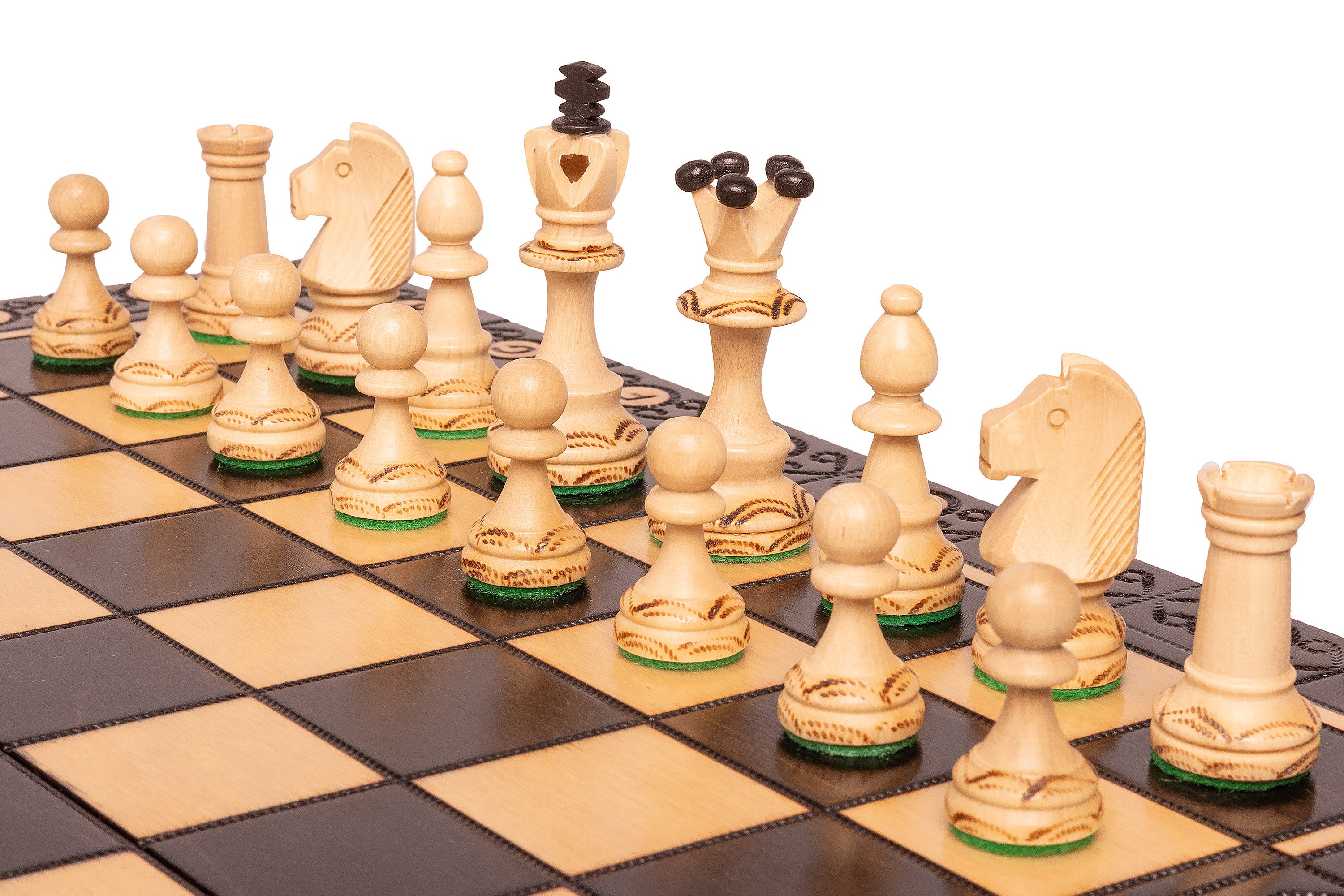 Scacchi in legno SENATOR 42×42 cm — pezzi intagliati, neri (re 80 mm, notazione, pieghevoli) - Scacchi in legno SENATOR 42×42 cm — pezzi intagliati, neri (re 80 mm, notazione, pieghevoli)