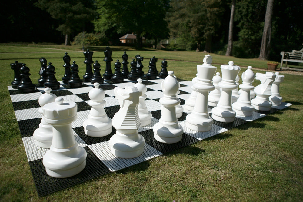 Kunststoff-Schachbrett und Outdoor-/Gartendame (36 cm Feld) - Kunststoff-Schachbrett und Outdoor-/Gartendame (36 cm Feld)