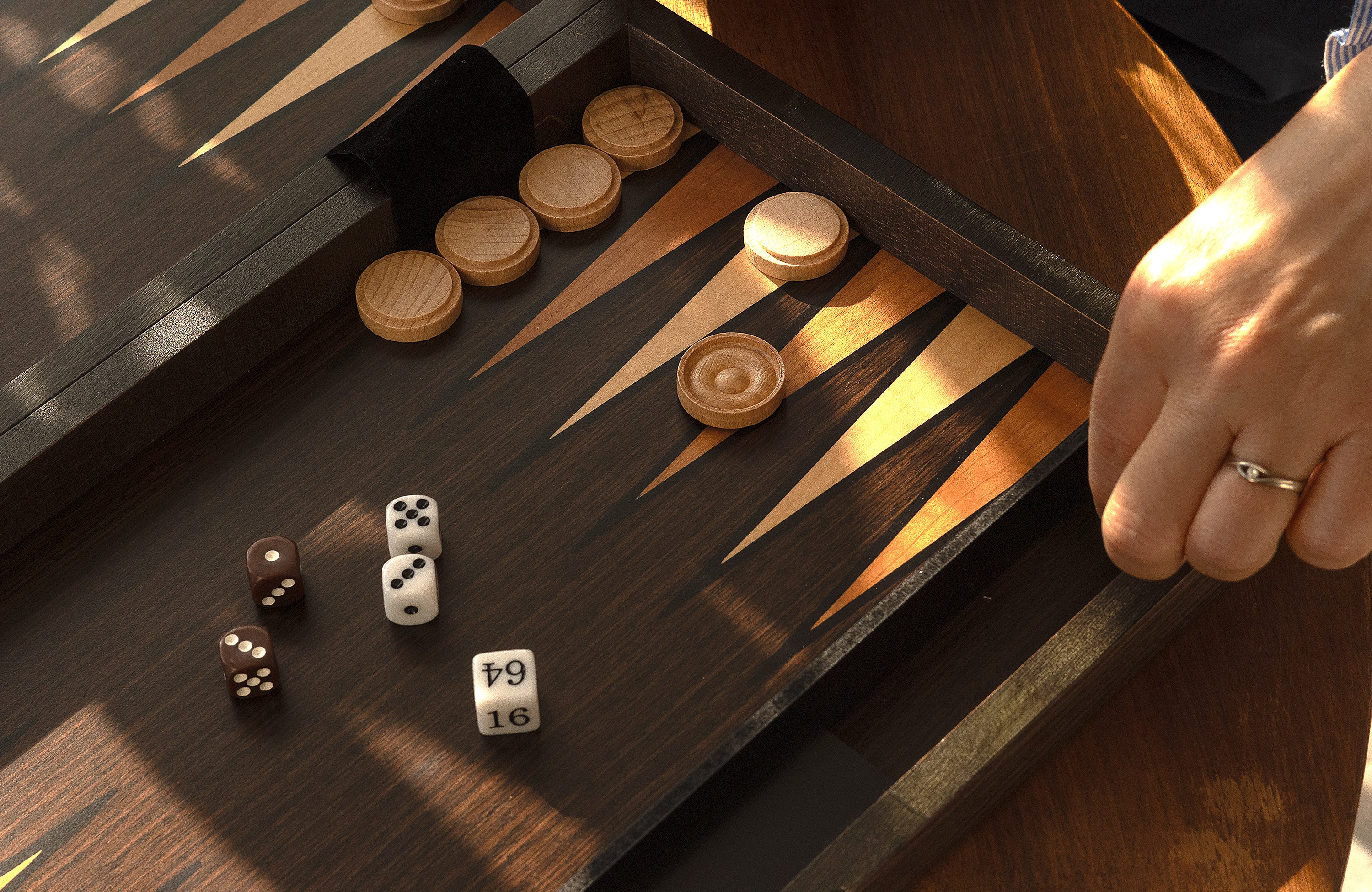 Backgammon w drewnianej kasecie (52x43,5 cm) - Backgammon w drewnianej kasecie (52x43,5 cm)