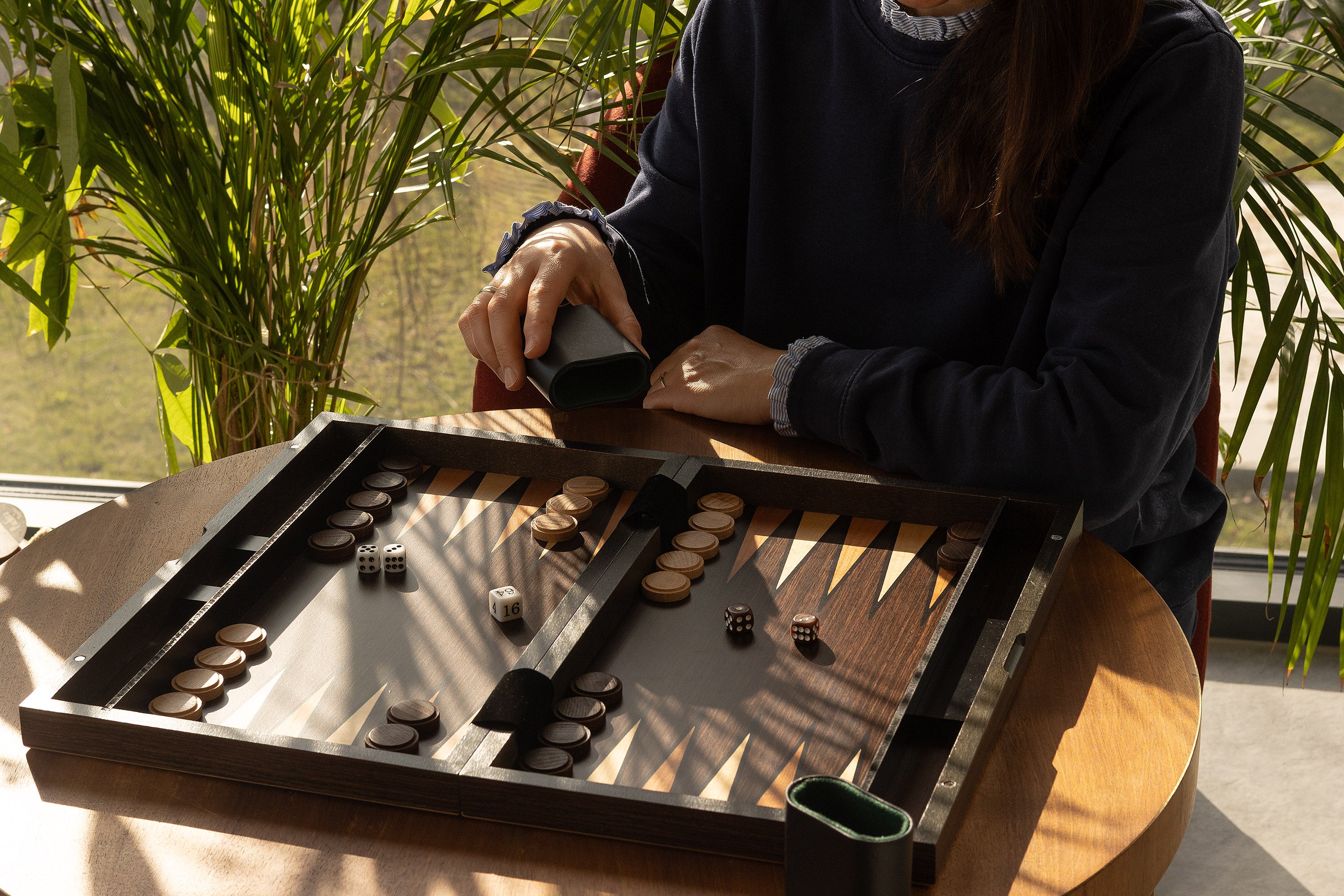 Backgammon w drewnianej kasecie (52x43,5 cm) - Backgammon w drewnianej kasecie (52x43,5 cm)