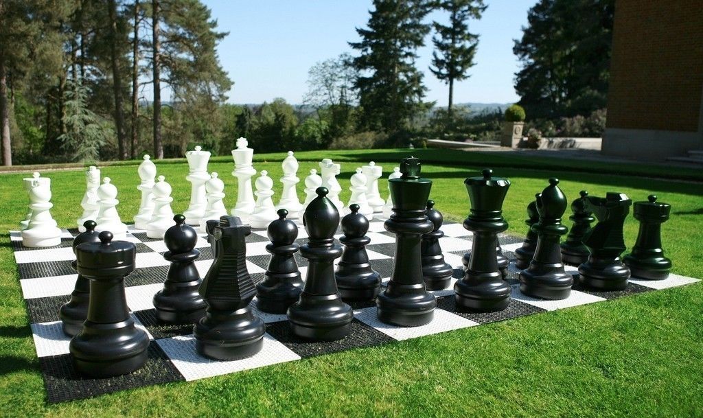 Garden Giant Chess Set With Plastic Board - Garden Giant Chess Set With Plastic Board