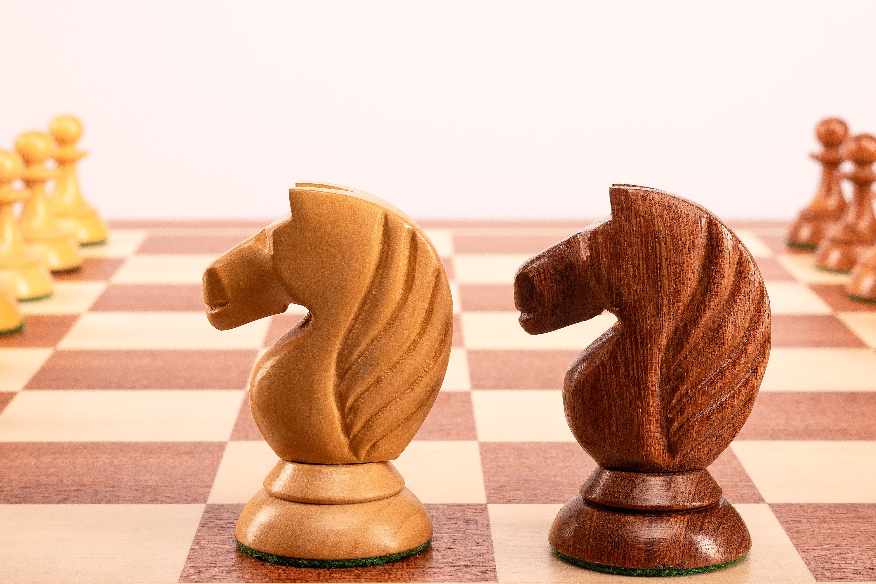 figury-szachowe-queen-s-gambit-1957-akacja-indyjska-3-75-cale-chi137s375.jpg