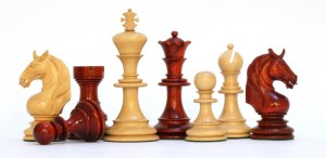 Pièces d'échecs Unicorn en bois de padouk et buis - Taille 4,25'' - Pièces d'échecs Unicorn en bois de padouk et buis - Taille 4,25''