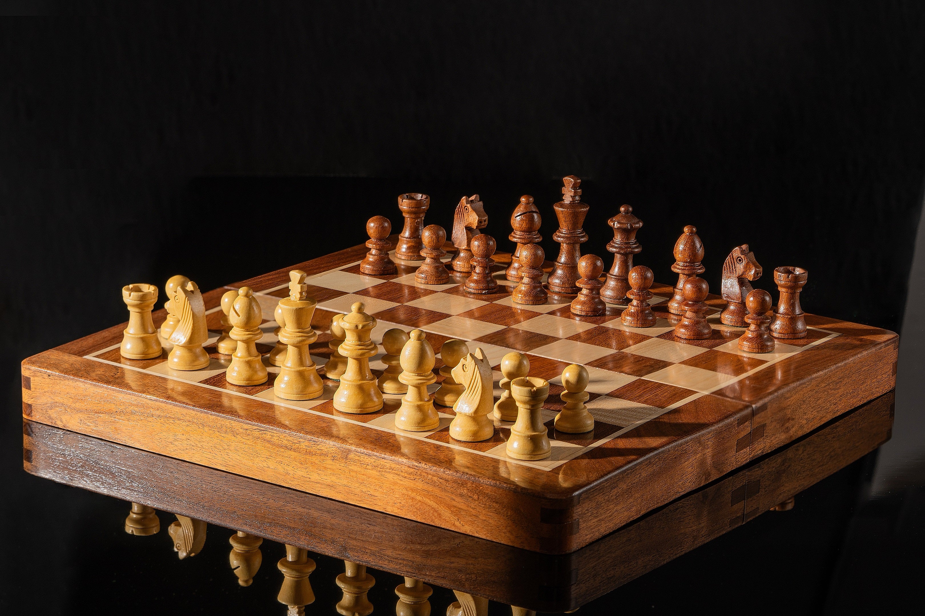 Jeu d'échecs Magnétique Pliant en bois d'acacia et buis de petite taille (30x30cm) - Jeu d'échecs Magnétique Pliant en bois d'acacia et buis de petite taille (30x30cm)